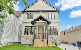 Stylish 2-Bedroom Apartment In Downtown Windsor